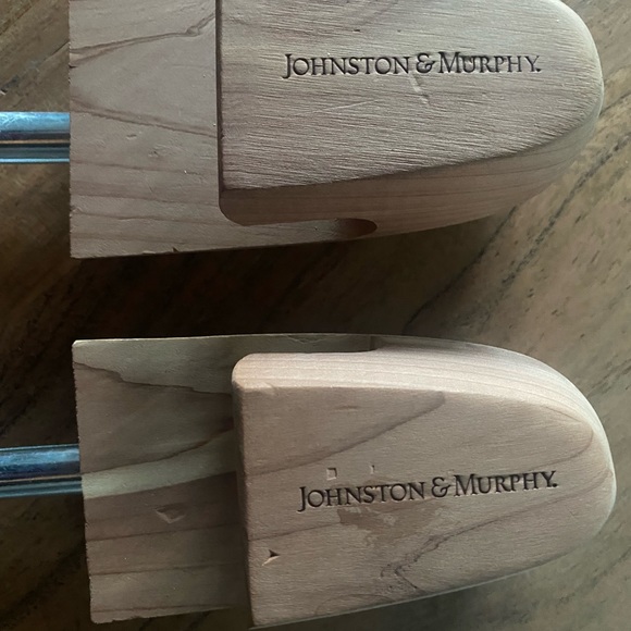 Johnston & Murphy cedar shoe tree, one pair - Picture 2 of 3